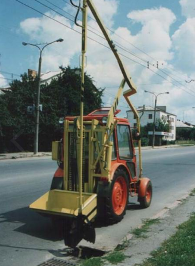 Купить машину для очистки смотровых и дождевых колодцев на базе трактора Беларус-320,4, цены