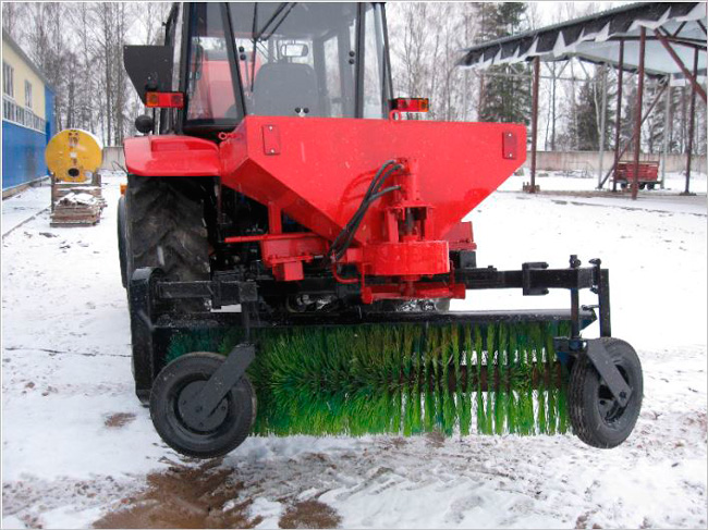 Щеточное оборудование БЛ-2500 (с разбрасывателем песчано-cолевой смеси) - купить на трактор МТЗ