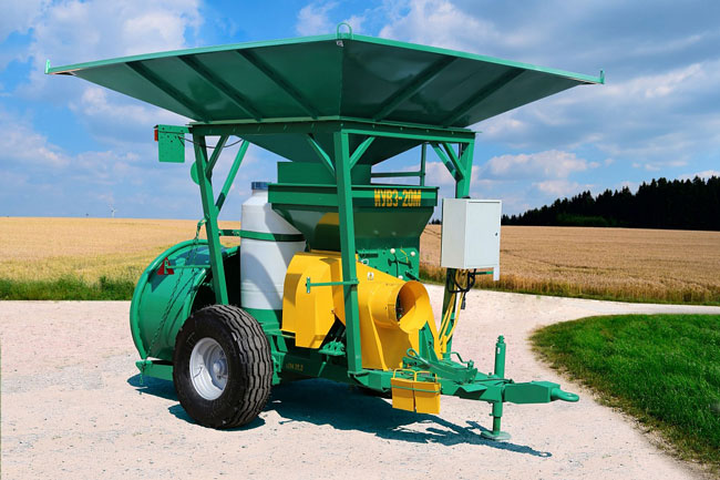 Измельчитель-упаковщик зерна ИУВЗ-20М с приводом от ВОМ  - купить на трактор МТЗ