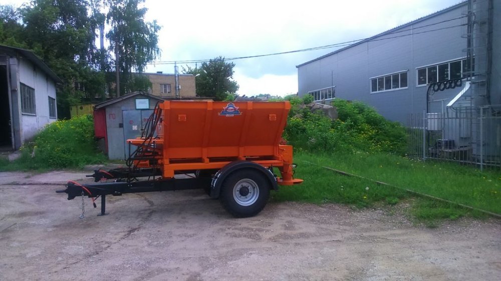 Разбрасыватель песка полуприцепной тракторный со скребовым транспортером ПРР-3.0