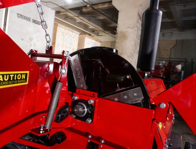 Прицепной дизельный измельчитель веток с двигателем 50 л.с. | DH-50 с гидроподачей