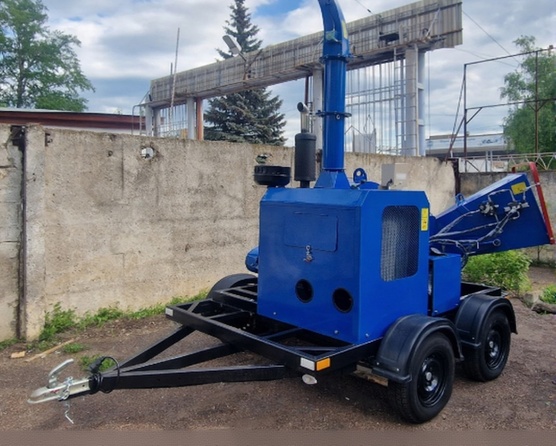 Прицепной дизельный измельчитель веток с двигателем 80 л.с. | DH-80 с гидроподачей