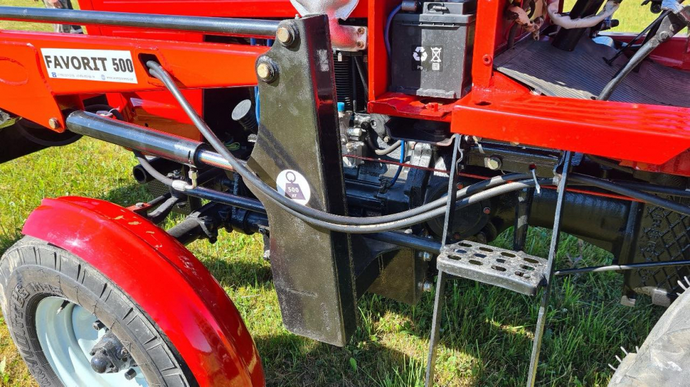 Погрузчик  ПКУ-0,5  ( четыре цилиндра) на трактор Т25 с ковшом фронтальнм V=0.25м3 L=1500мм 