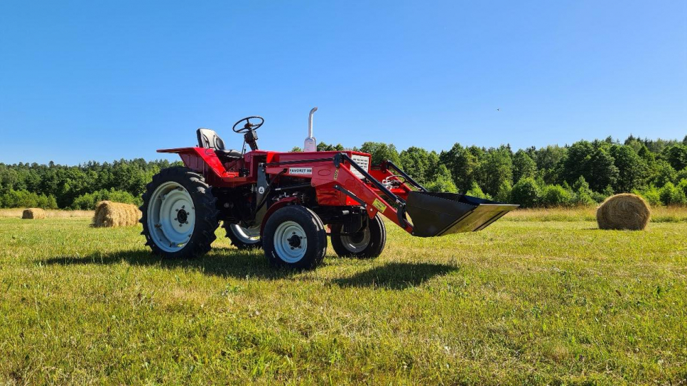 Погрузчик  ПКУ-0,5  ( четыре цилиндра) на трактор Т25 с ковшом фронтальнм V=0.25м3 L=1500мм 