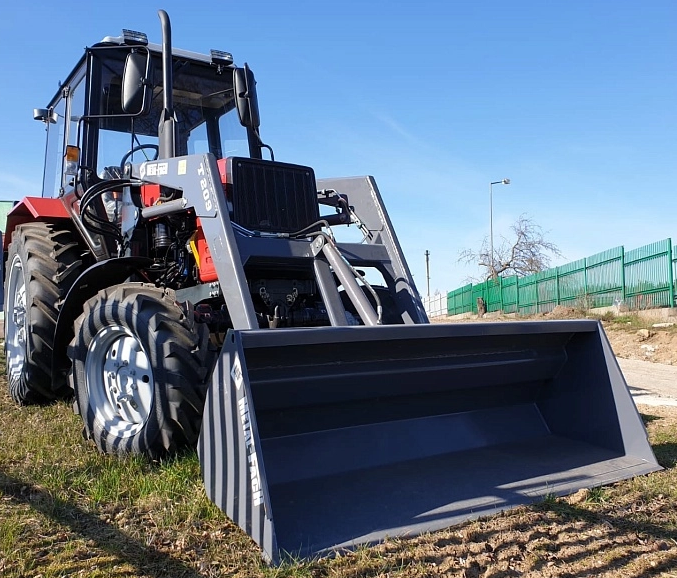 Погрузчик фронтальный навесной быстросъемный T-209 Секач с ковшом на Беларус-82 (МТЗ-82)