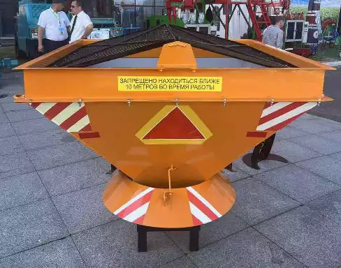 Пескоразбрасыватель навесной ПН-1