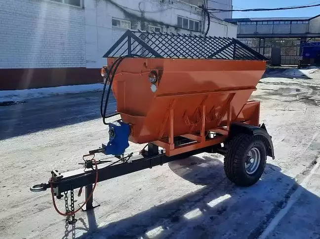 Пескоразбрасыватель полуприцепной ПРР – 1,0 Шнековый