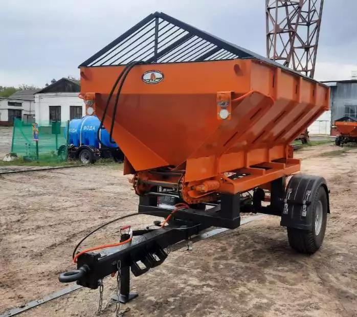 Разбрасыватель песка полуприцепной тракторный со скребовым транспортером ПРР-3.0