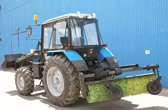 Оборудование щёточное ИУЦЛ 32.00.000 для трактора МТЗ-80/82.1 (колесо 5х10, с карданом)