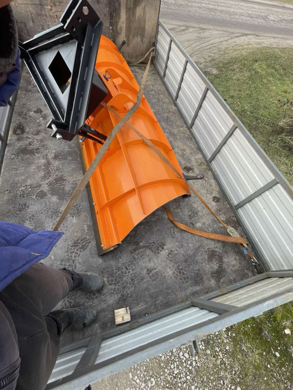 Отвал снежный ОСП-3.1 к трактору МТЗ - 2022.3