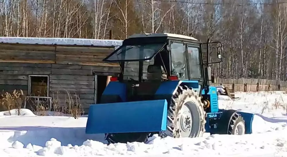 Задний прямой не поворотный  отвал на трактор МТЗ-82/80 (на заднюю навеску)