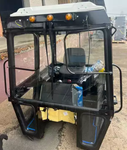 Унифицированная кабина для с/х тракторов МТЗ-80/82 типа МК 80-67000010 (с сиденьем, отопителем и щитком) Новая
