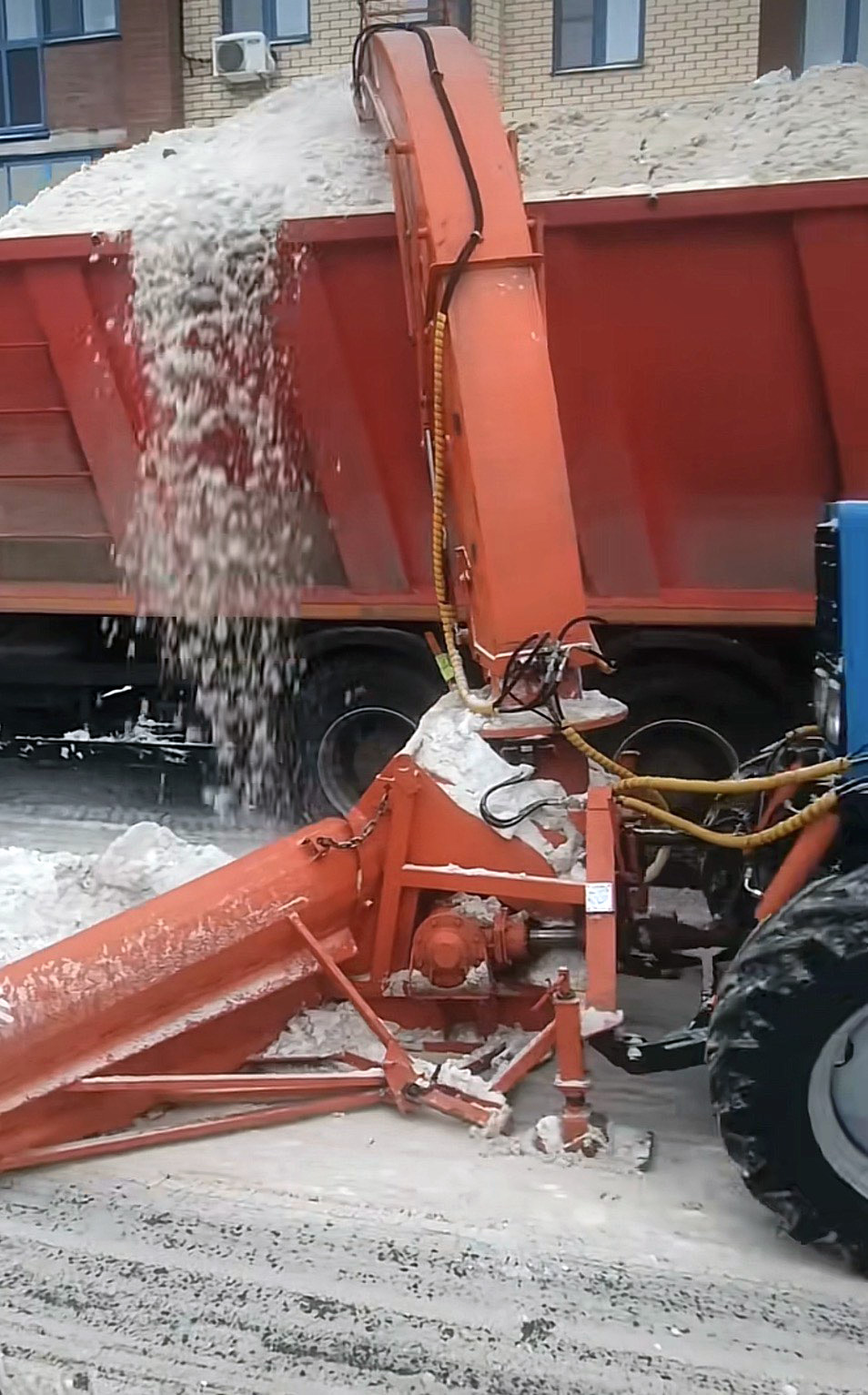 Снегоуборочная машина Су 2.1 ОМ "Чистая Работа" с  трубой телескопом для погрузки в транспортное средство