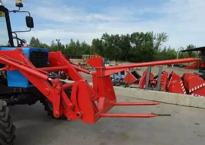 Вилы штыковые ( для погрузки рулонов) сменный навесной инструмент ПФН-135 на погрузчик (КУН) МТЗ