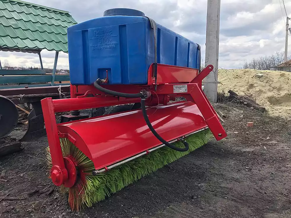 Оборудование щёточное с поливом (бак 500л) на трактор МТЗ-82