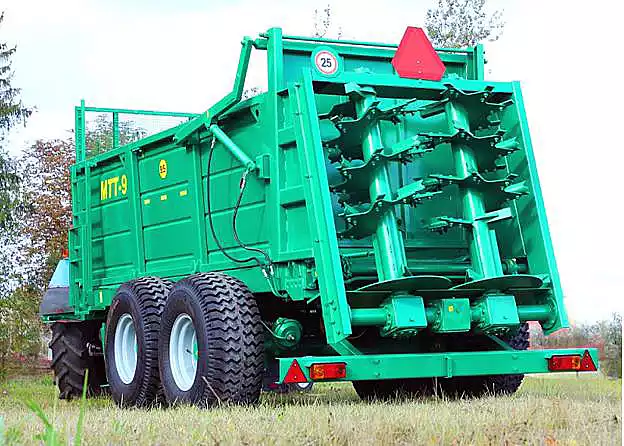 Машина для внесения твердых органических удобрений МТТ-9-1