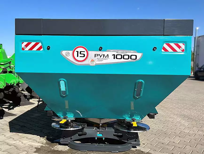 Разбрасыватель удобрений двухдисковый РУМ-1200 усиленный тентованный