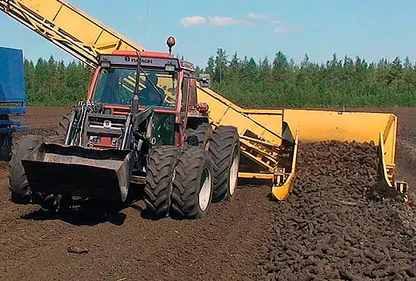 Валкователь кускового торфа ВКТ-1