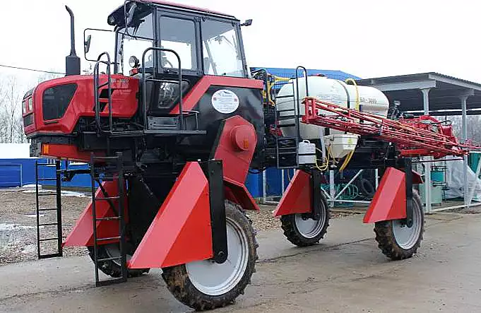 Опрыскиватель самоходный БЛ-3000М с клиренсом 1780 мм