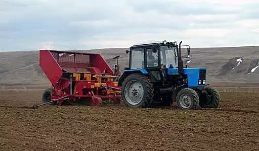 Картофелесажалка Л-207 (прицепная 4-рядная)