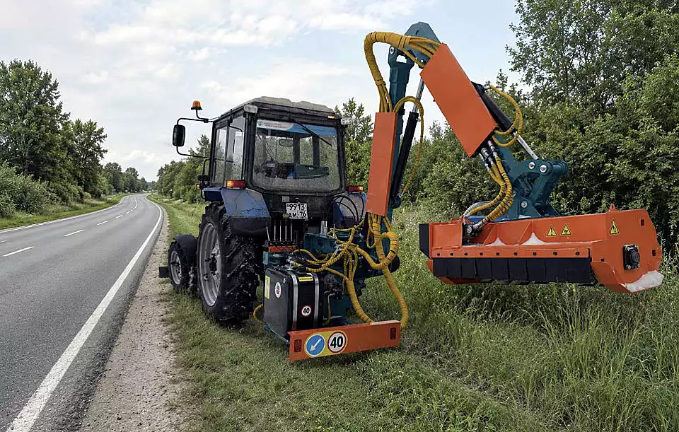Косилка манипуляторная  с мульчерной головкой Н -1,5 м. на трактор МТЗ-1221.3