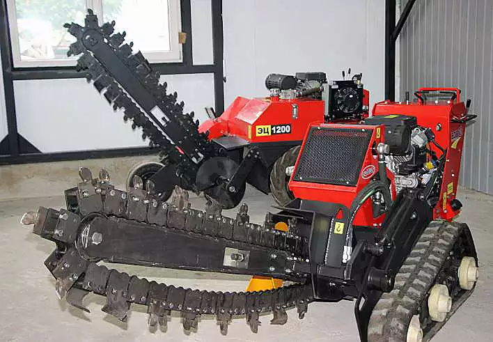  Малогабаритный гусеничный  траншеекопатель ЭЦ-1200