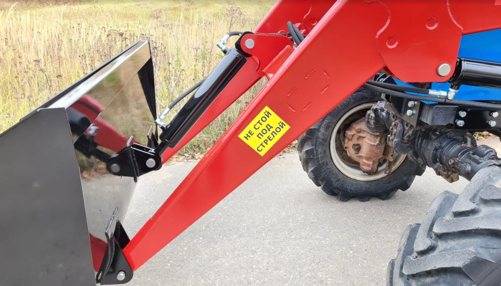 Погрузчик (КУН) ПКУ-0,8 на трактор МТЗ-50/ МТЗ-80/82 с ковшом фронтальный V=0,65м³ L=2000мм 