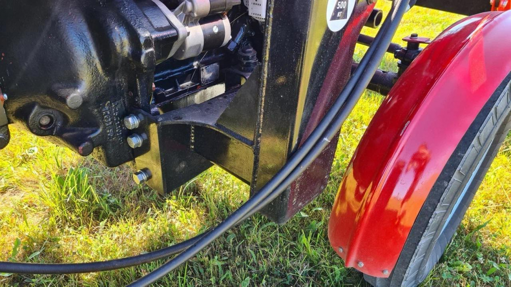 Погрузчик  ПКУ-0,5  ( четыре цилиндра) на трактор Т25 с ковшом фронтальнм V=0.25м3 L=1500мм 