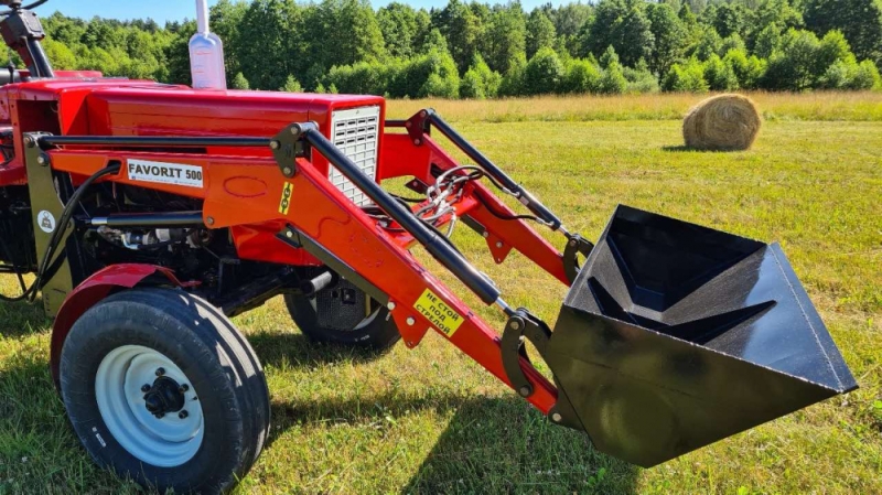 Погрузчик ПКУ-0,5 ( четыре цилиндра) на трактор Т25 с ковшом фронтальнм V=0.25м3 L=1500мм