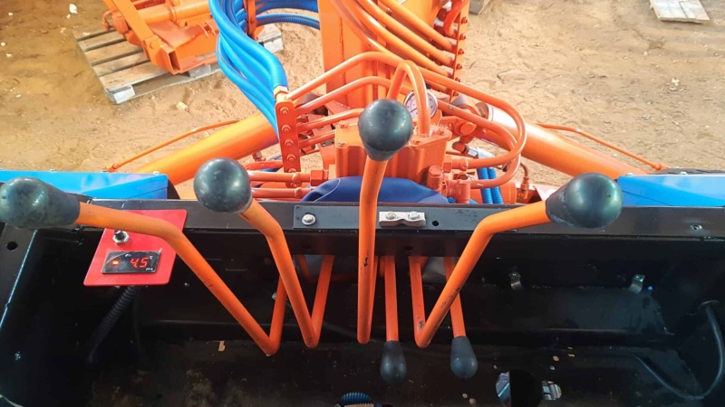 Погрузчик-экскаватор ПЭ-Ф-1БМ «Универсал Старт»