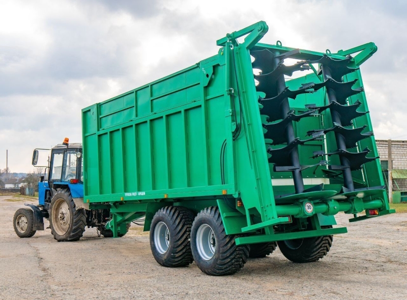 Полуприцеп-разбрасыватель навоза ПТСС