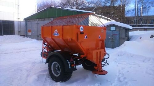 Разбрасыватель песка полуприцепной тракторный со скребовым транспортером ПРР-3.6