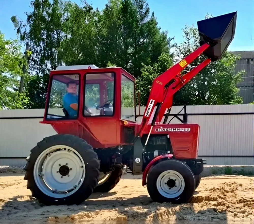 Погрузчик  ПКУ-0,5 L ( три цилиндра) на трактор Т25 с ковшом фронтальным V=0.25м3 L=1500мм 