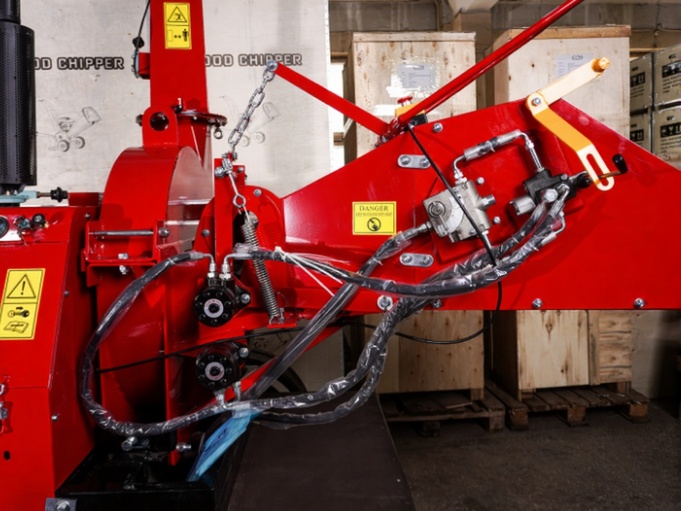 Прицепной дизельный измельчитель веток с двигателем 50 л.с. | DH-50 с гидроподачей