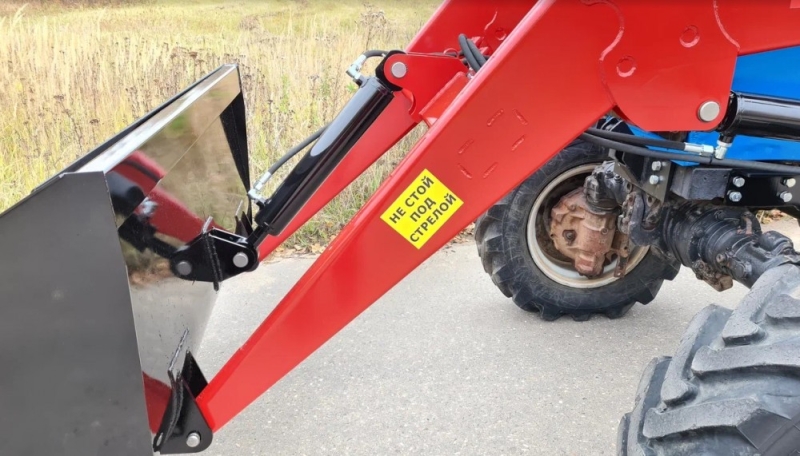 Погрузчик (КУН) ПКУ-0,8 на трактор МТЗ-50/ МТЗ-80/82 с ковшом фронтальный V=0,65м³ L=2000мм