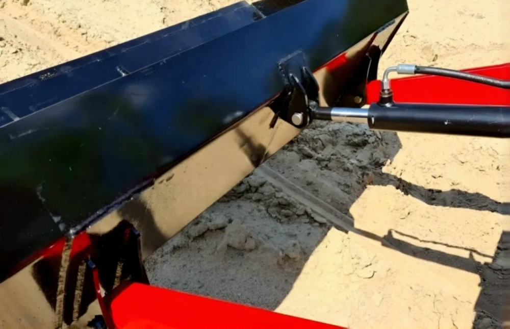 Погрузчик  ПКУ-0,5 L ( три цилиндра) на трактор Т25 с ковшом фронтальным V=0.25м3 L=1500мм 