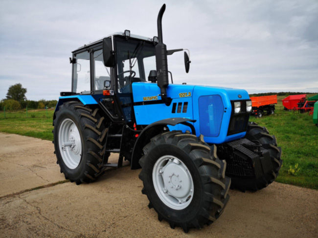 Трактор Беларус-1221.3