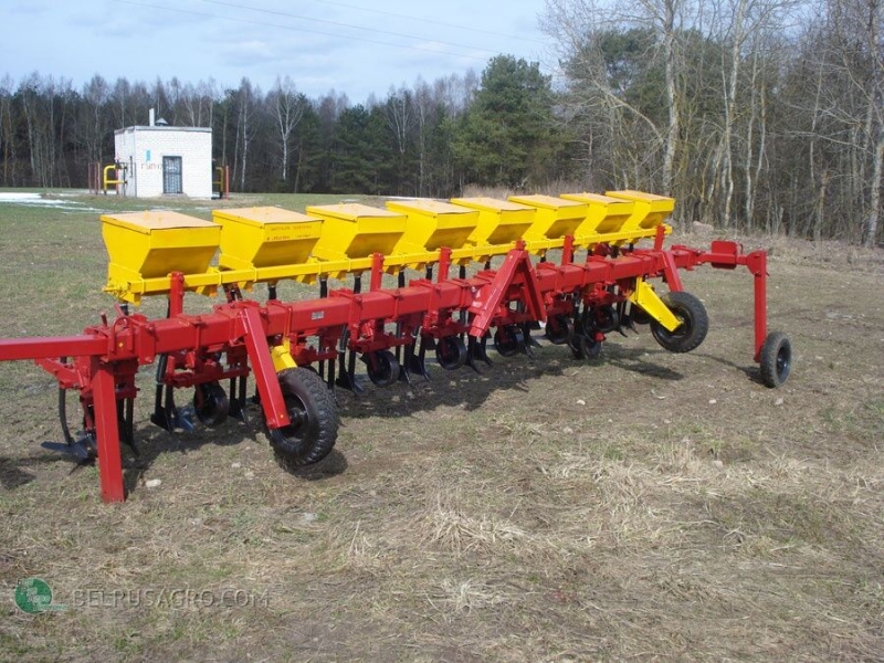 Культиватор навесной для междурядной обработки почвы КРН-5,6 (с подкормочным приспособлением)