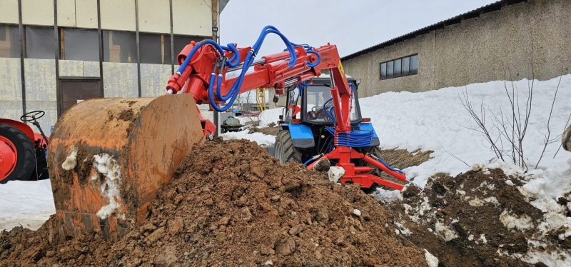 Погрузчик-экскаватор ПГФУ 1500 «Универсал Макси»