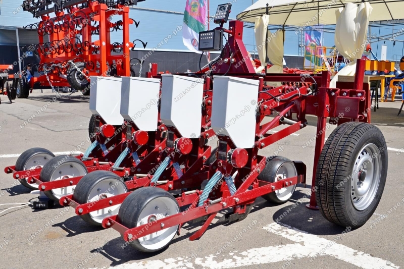 Сеялка овощная Клен