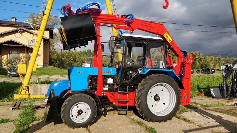 Погрузчик-экскаватор ПГФУ 1500 «Универсал Макси»