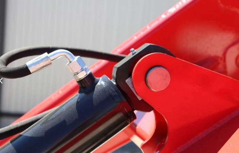 Погрузчик (КУН) ПКУ-0,8 (три цилиндра) на трактор Т40/ЛТЗ с ковшом фронтальным V=0,65м³ L=2000мм