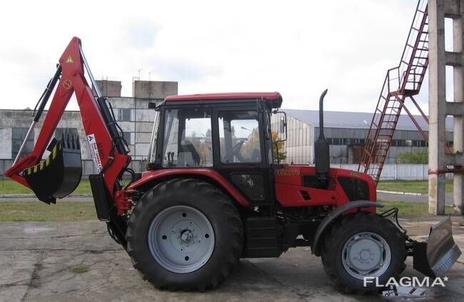 Экскаватор-бульдозер на базе трактора "Беларус-92П" с гидраповоротным отвал