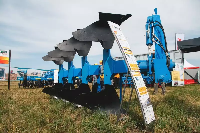 Плуг оборотный навесной PERESVET ПОН-4