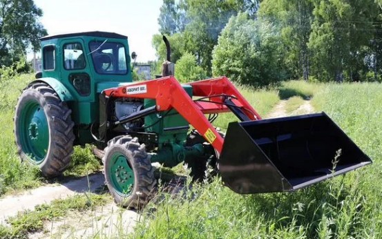 Погрузчик (КУН) ПКУ-0,8 (три цилиндра) на трактор Т40/ЛТЗ с ковшом фронтальным V=0,65м³ L=2000мм