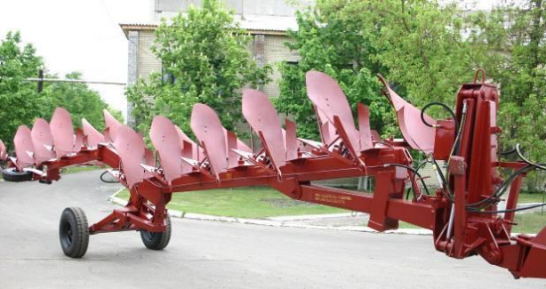 Плуг 8-ми корпусный полунавесной оборотный ПО-8-40