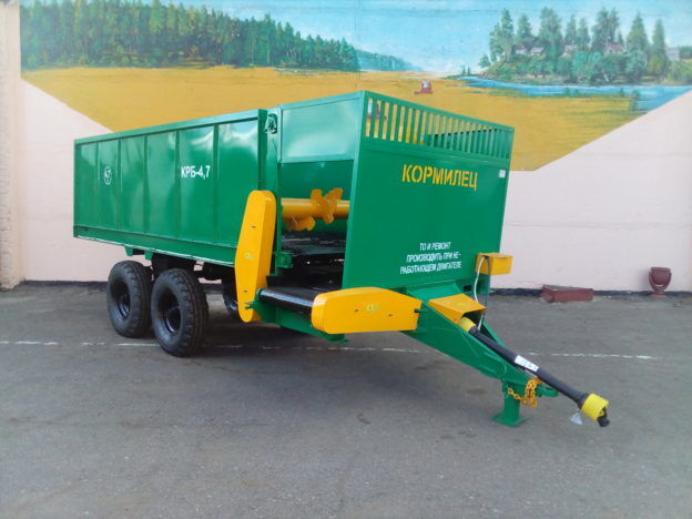 Кормораздатчик боковой КРБ-4,7 «Кормилец» с балансирной тележкой