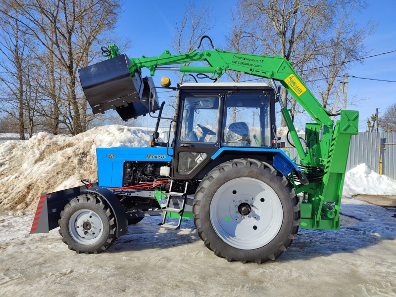 Погрузчик-экскаватор ПЭ-Ф-1БМ «Универсал Старт»