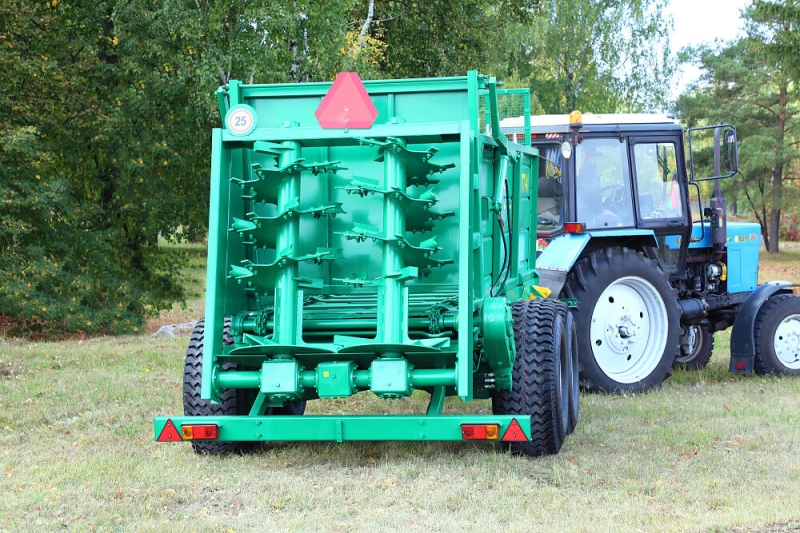 Машина для внесения твердых органических удобрений МТТ-9-1