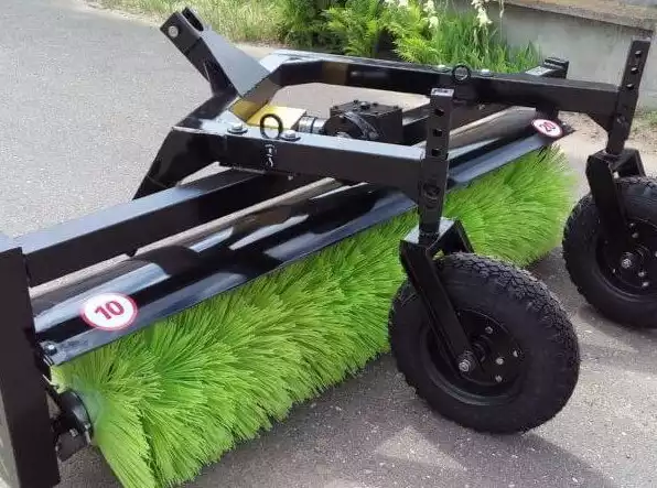 Оборудование щёточное ИУЦЛ 32.00.000 (для трактора МТЗ-80/82.1)